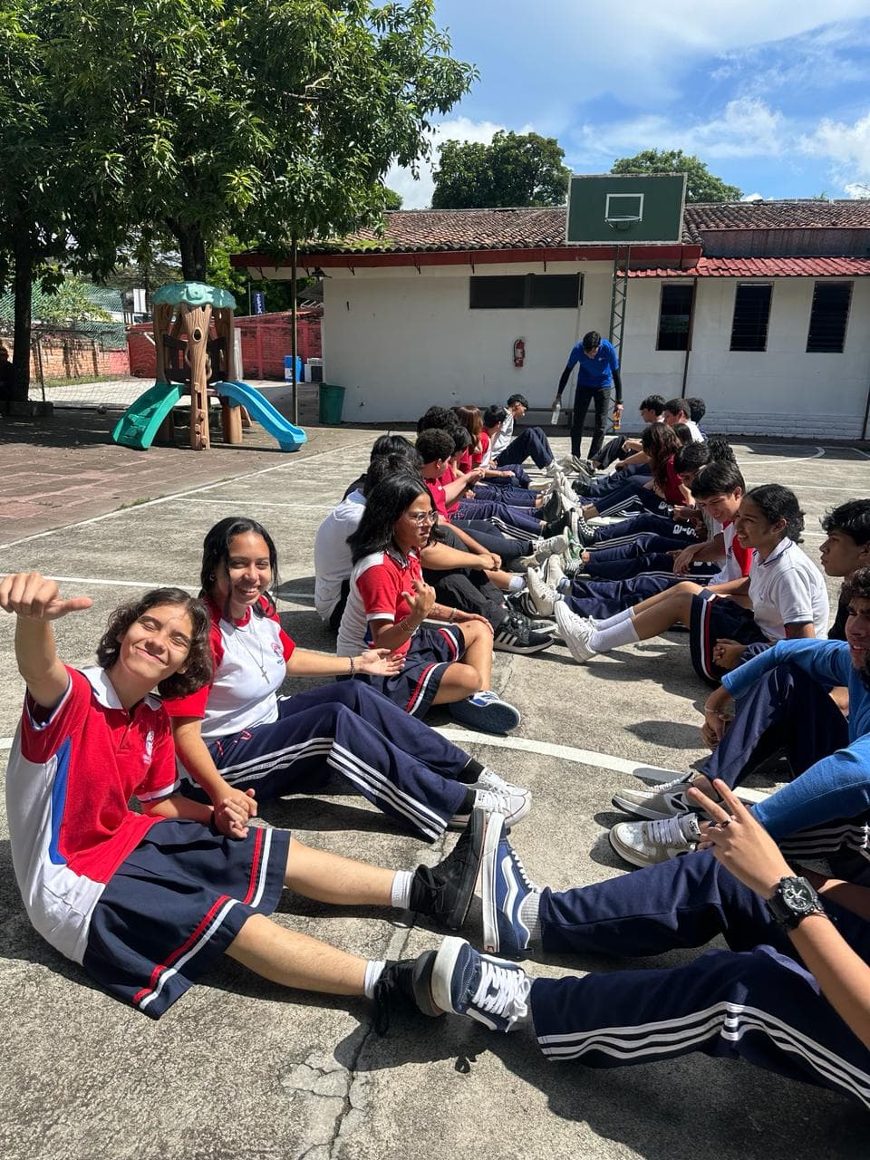 Estudiantes en el patio